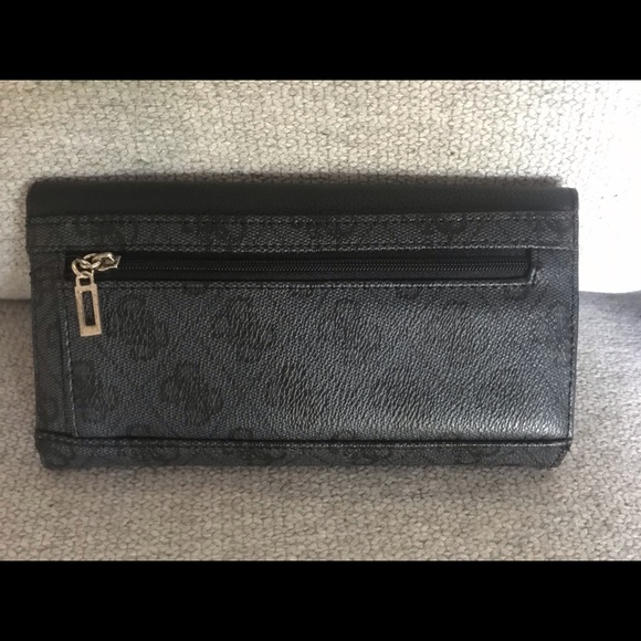 GUESS Wallet - Picture 6 of 8
